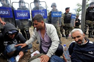 Сотні мігрантів увірвалися в Македонію
