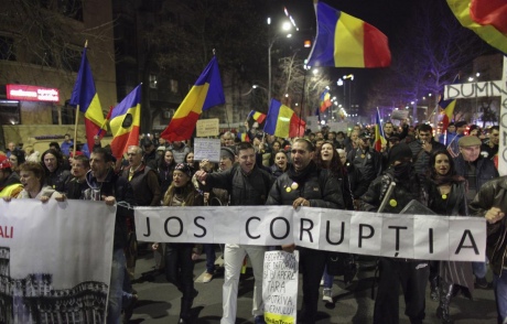 У Румунії тисячі людей вийшли на марш на підтримку антикорупційних заходів