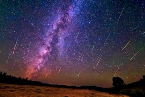 Цієї ночі можна побачити один з найбільших зорепадів